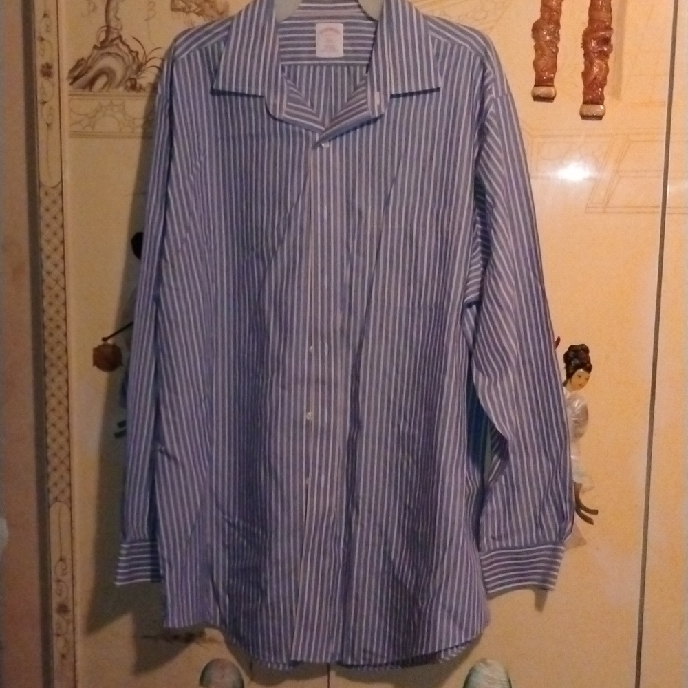 Men blue/white/red button down shirt